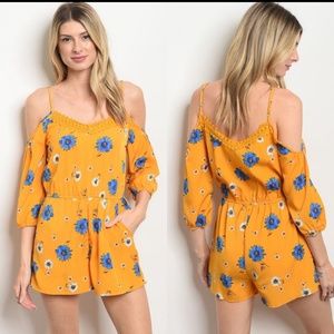 😍Mustard Yellow Romper w/pockets!